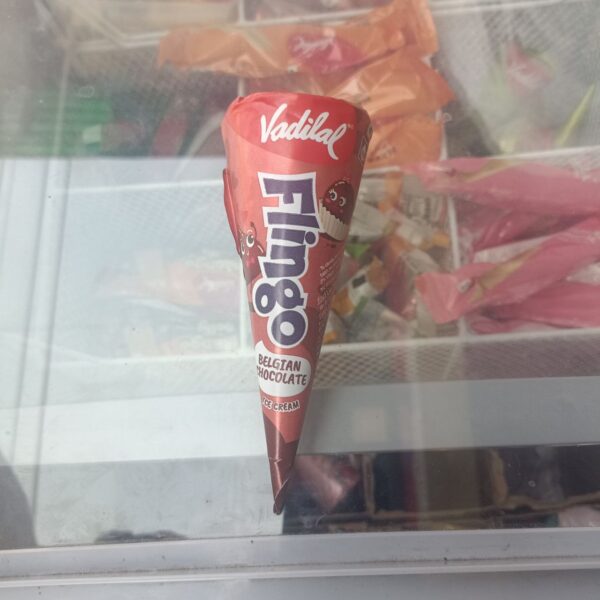 Flingo belgian chocolate cone ice cream + 2 tissue