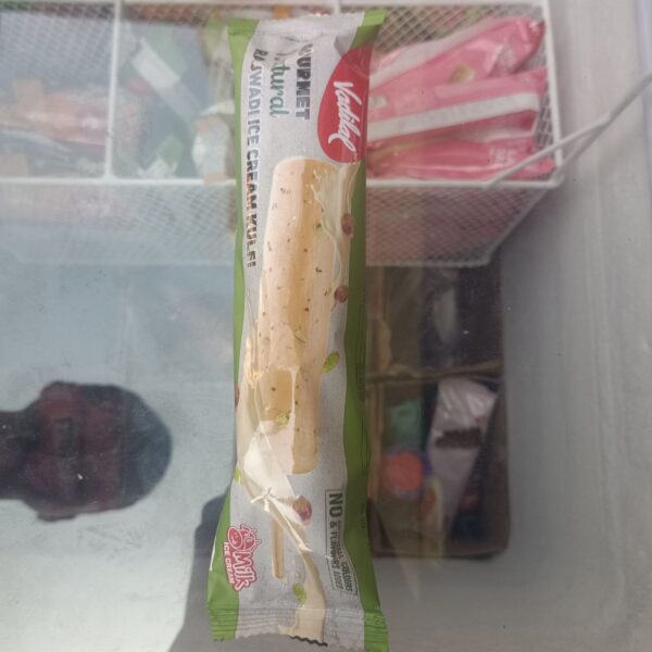 Rajwadi icecream kulfi + 2 tissue