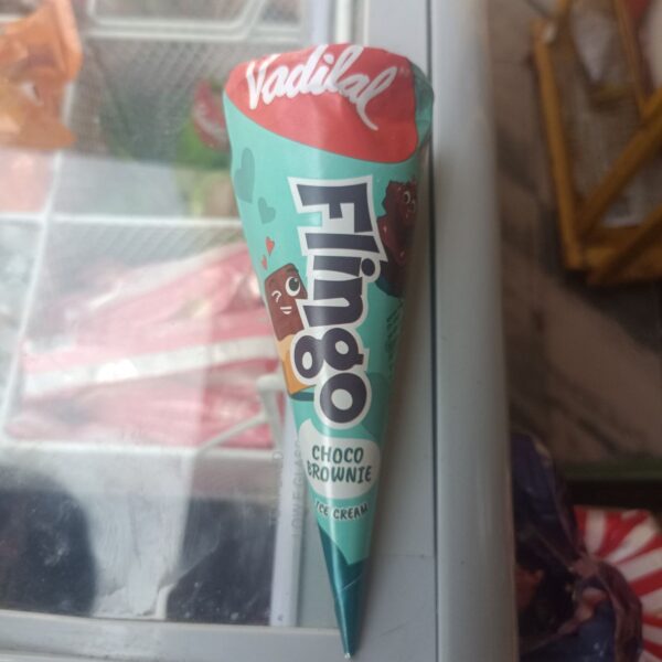 Flingo chocho brownie cone (ice cream) + 2 tissue