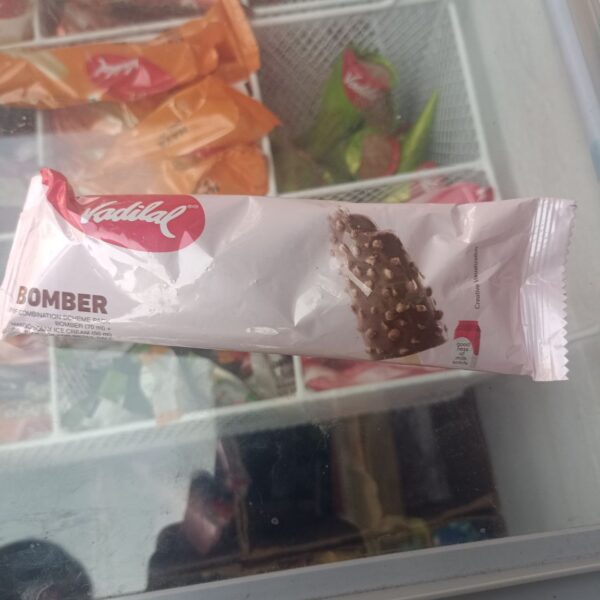 Bomber icecream + 2 tissue